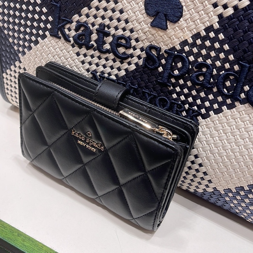 Kate Spade Carey Medium Compartment Bifold Wallet
COLOR: Black
NWT - Picture 11 of 16